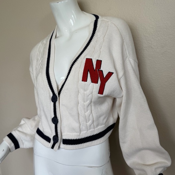 H&M Cream Sweater with Navy Blue Trim - Picture 3 of 8